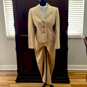 Ann Taylor women’s suit size 4 suit jacket with matching pants.